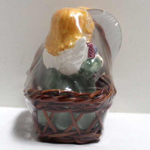 Set of Salt & Pepper Shaker Angels in a Basket in Original Package - Picture 3 of 8